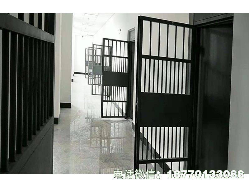 博尔塔拉州监狱宿舍铁门